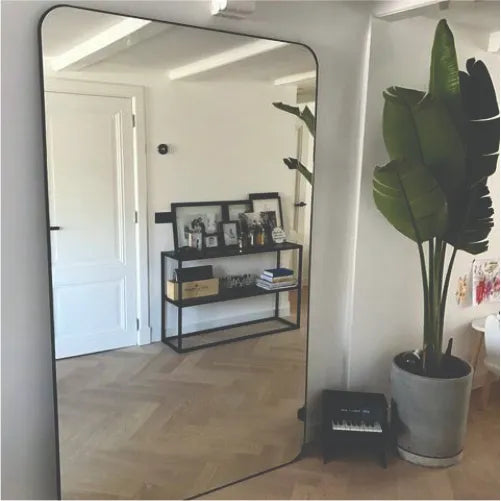 Curved looking Mirror
